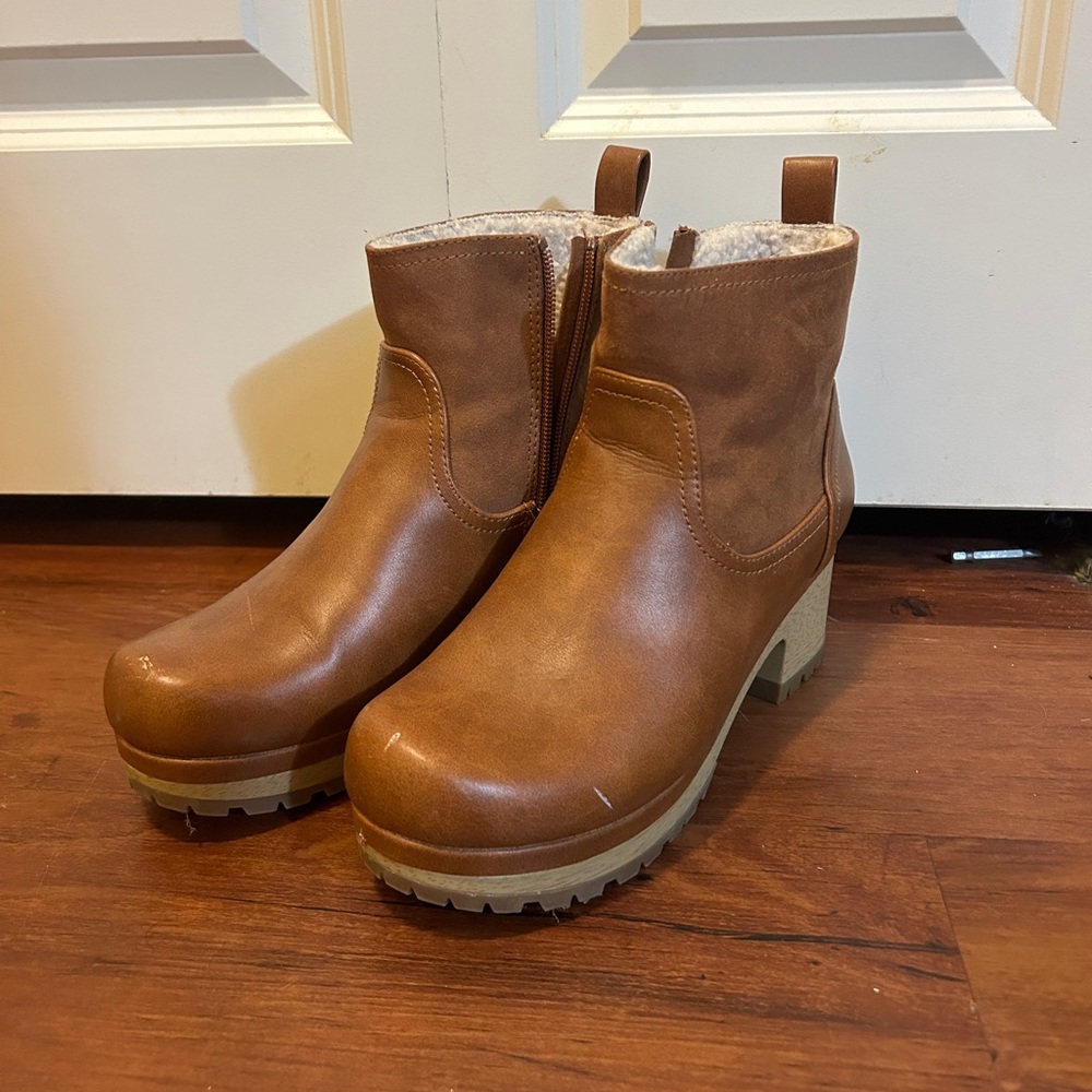 Size 8 Universal Threads Heeled Clog Booties